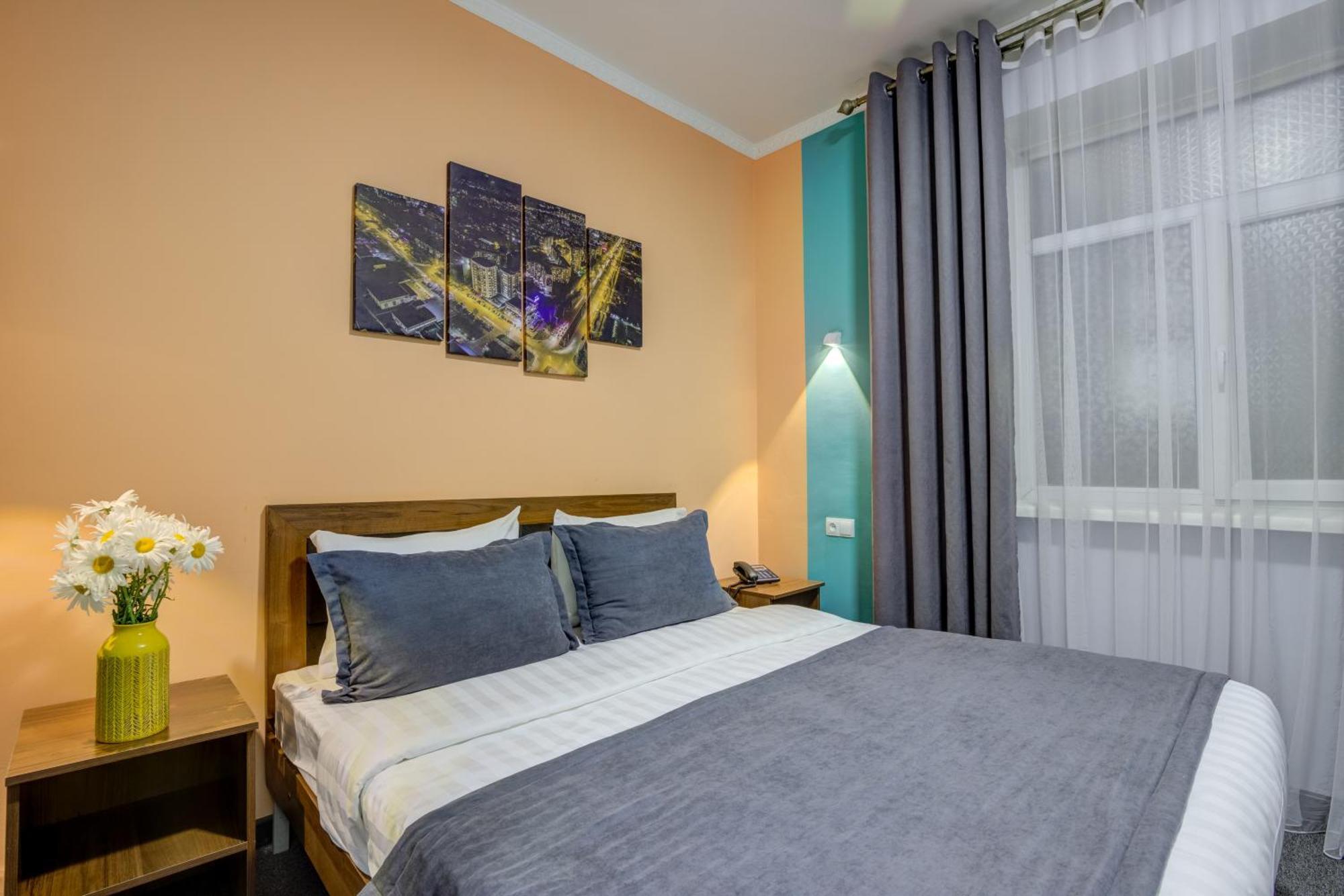 Viva Hotel Bishkek Exterior photo